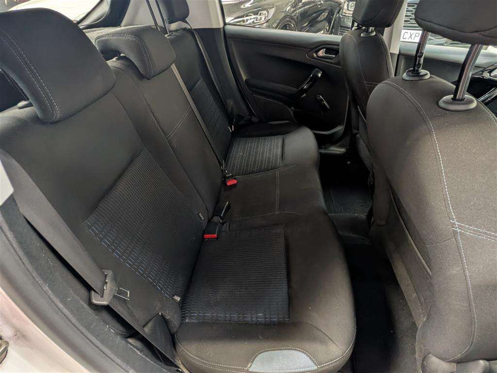 <p>2014 PEUGEOT 208 ALLURE</p>