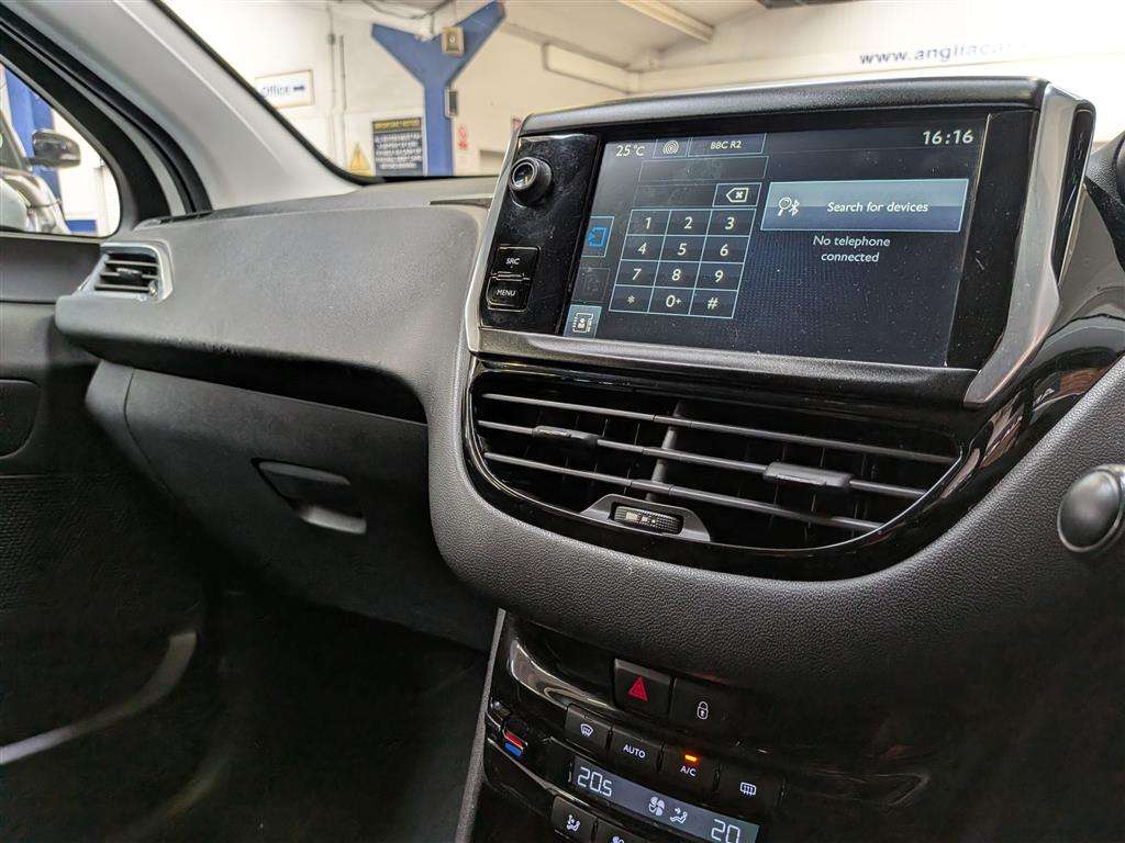 <p>2014 PEUGEOT 208 ALLURE</p>