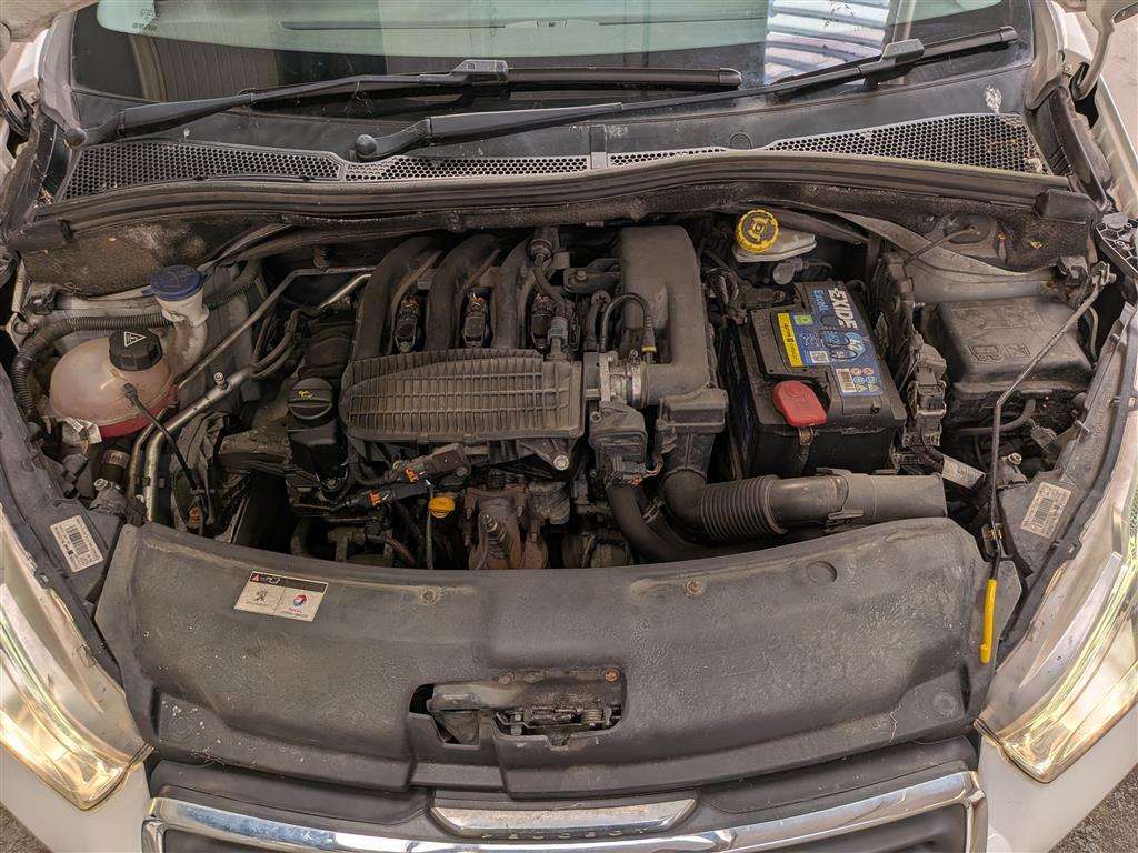<p>2014 PEUGEOT 208 ALLURE</p>