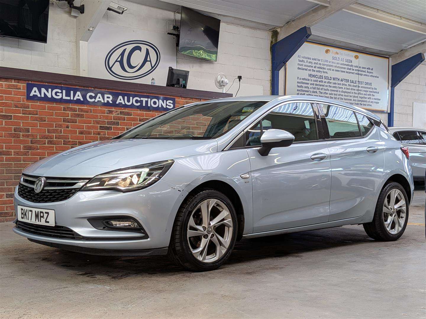<p>2017 VAUXHALL ASTRA SRI TURBO</p>