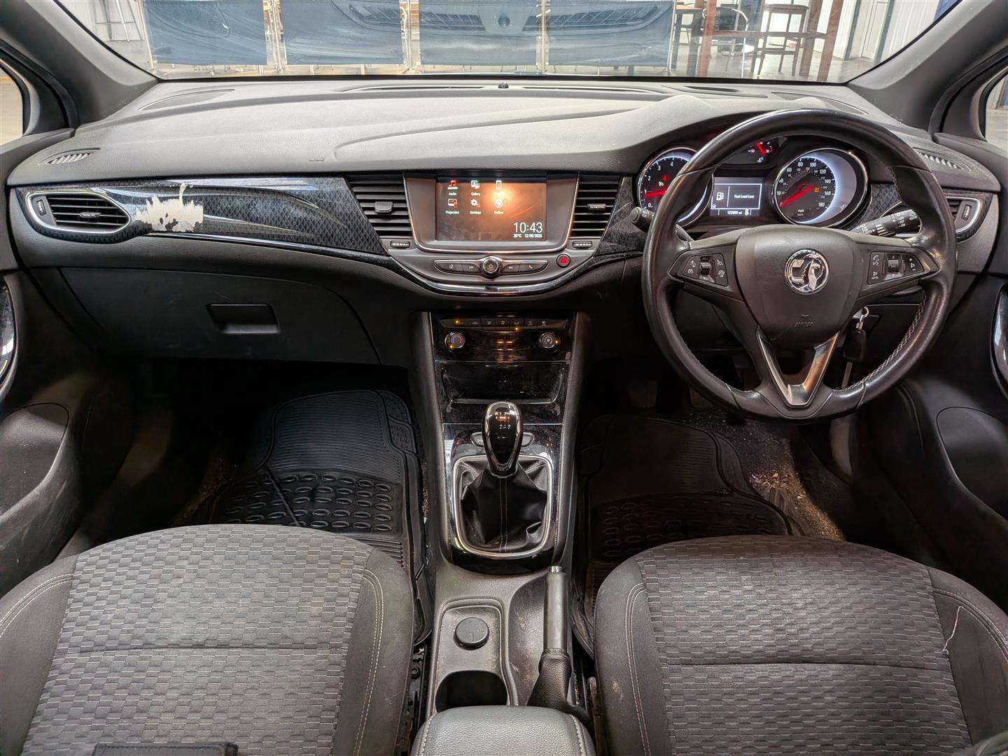 <p>2017 VAUXHALL ASTRA SRI TURBO</p>