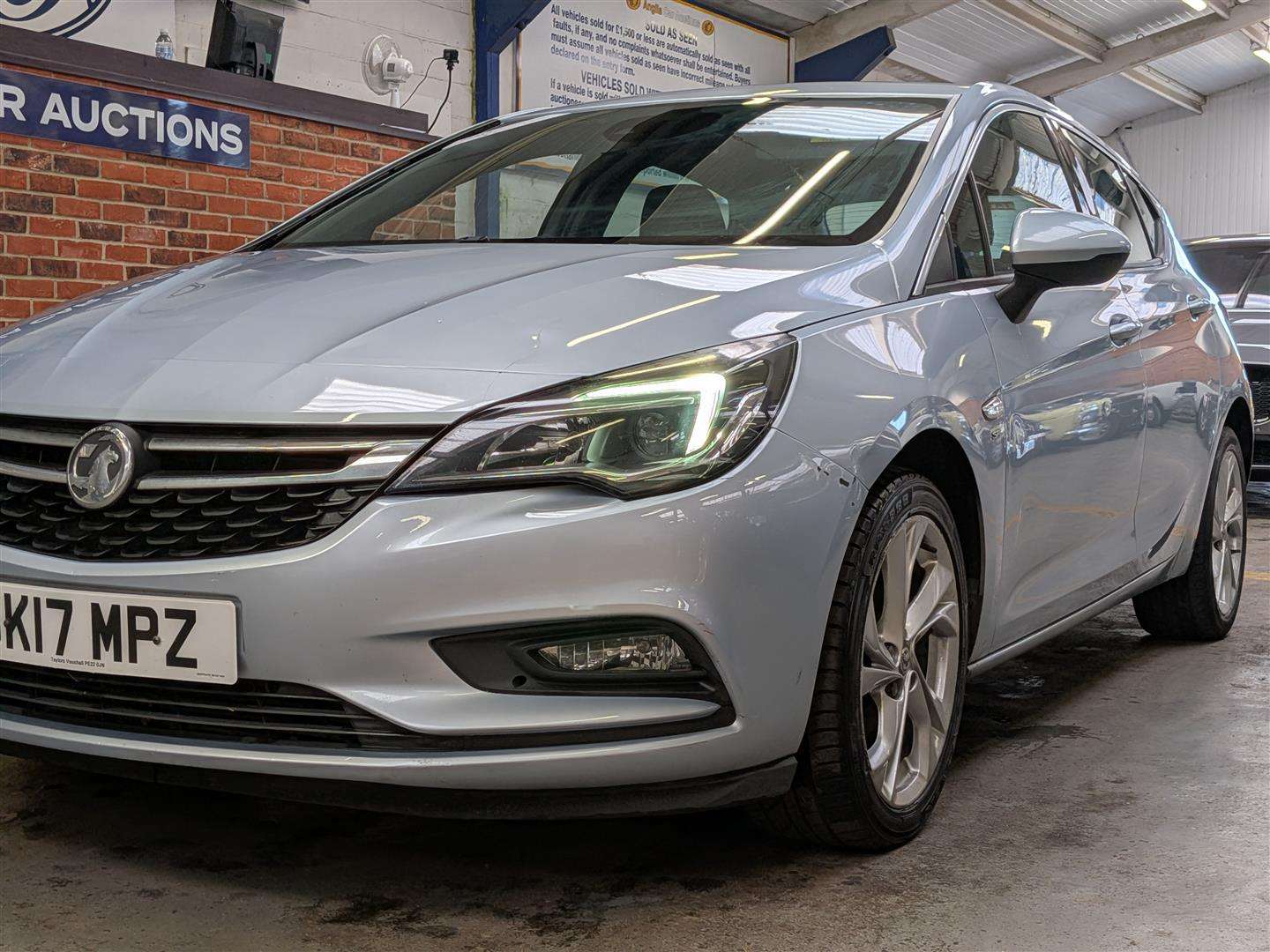 <p>2017 VAUXHALL ASTRA SRI TURBO</p>