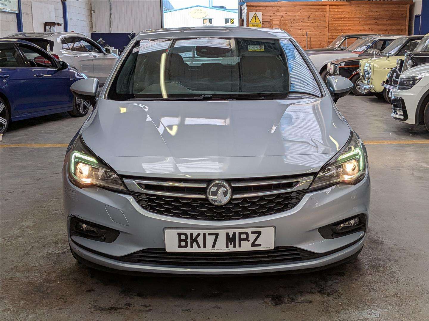 <p>2017 VAUXHALL ASTRA SRI TURBO</p>