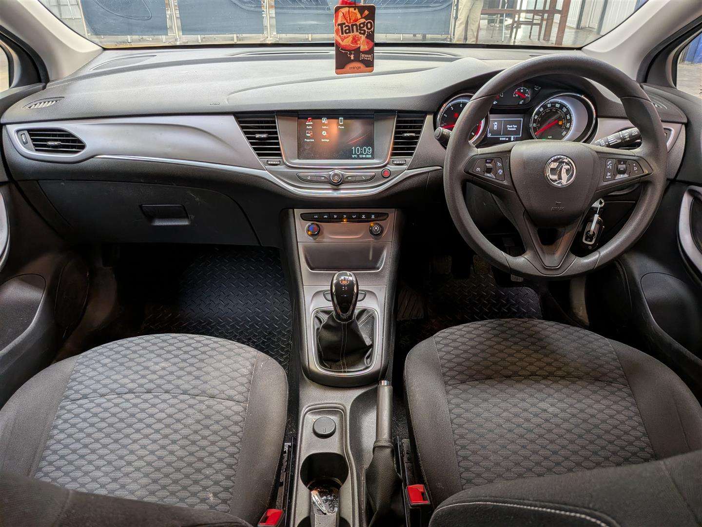 <p>2016 VAUXHALL ASTRA DESIGN</p>