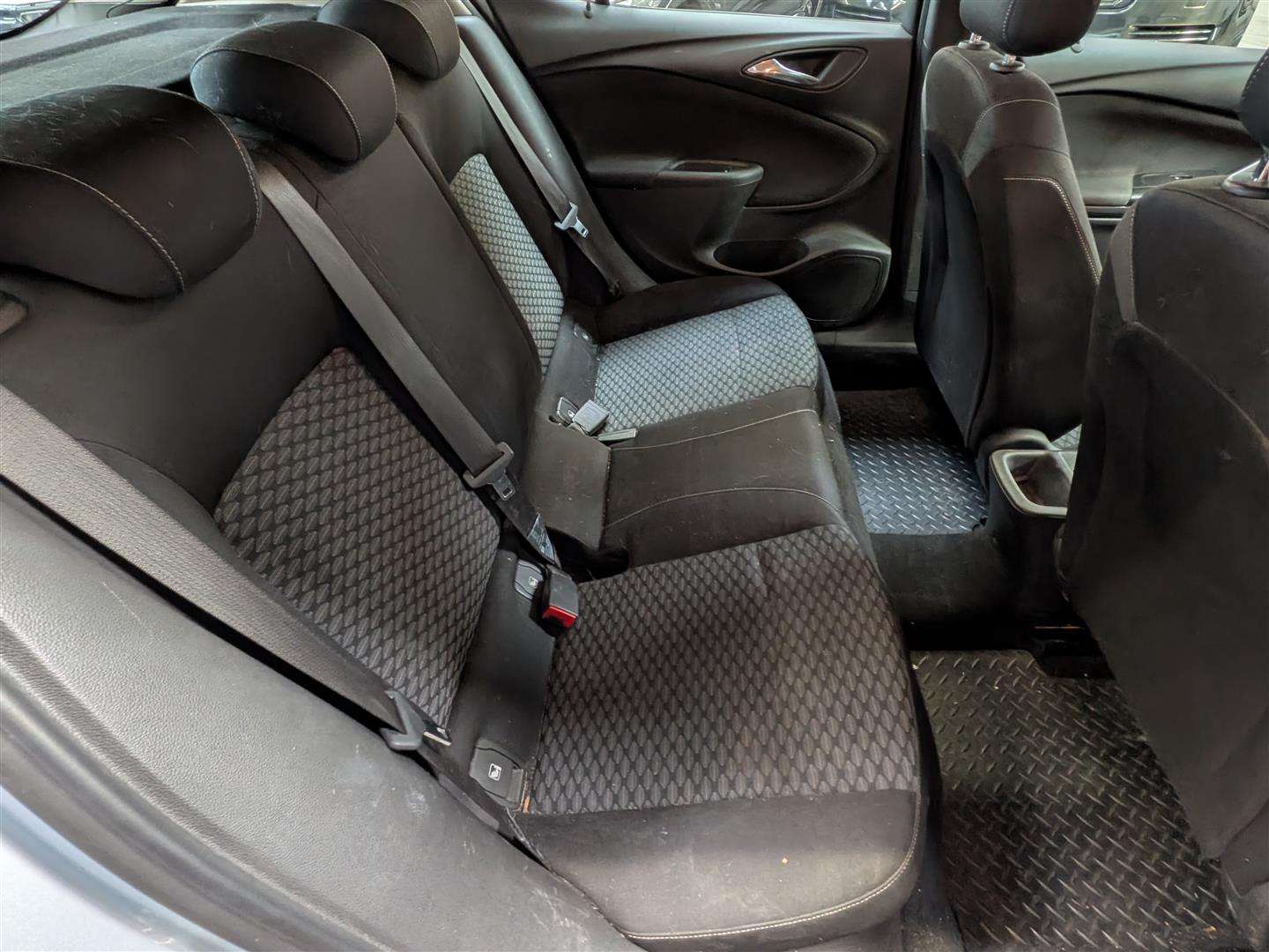 <p>2016 VAUXHALL ASTRA DESIGN</p>