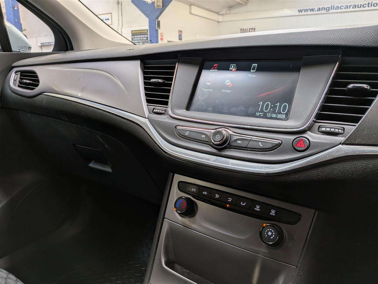 <p>2016 VAUXHALL ASTRA DESIGN</p>
