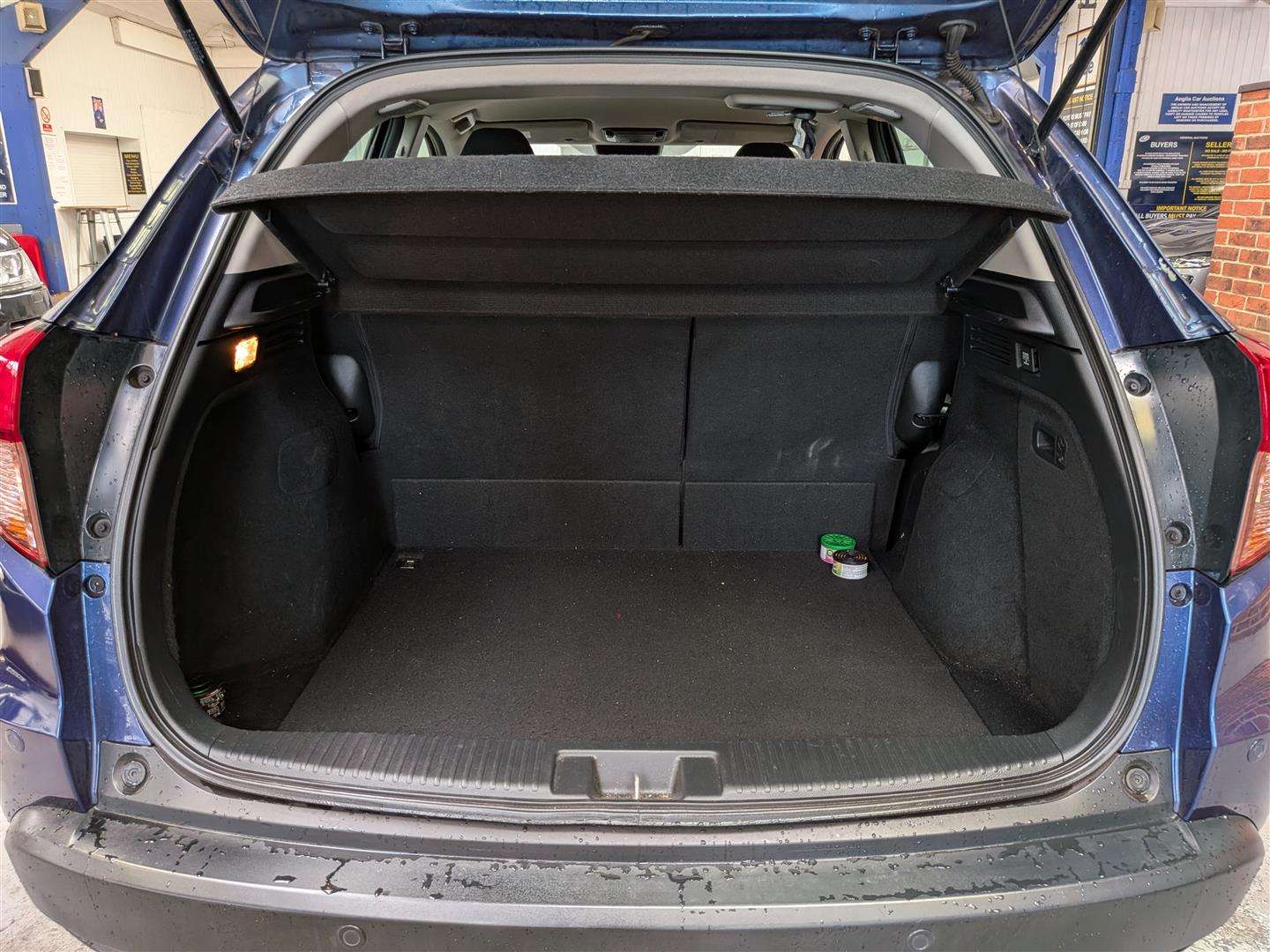 <p>2016 HONDA HR-V SE I-VTEC</p>