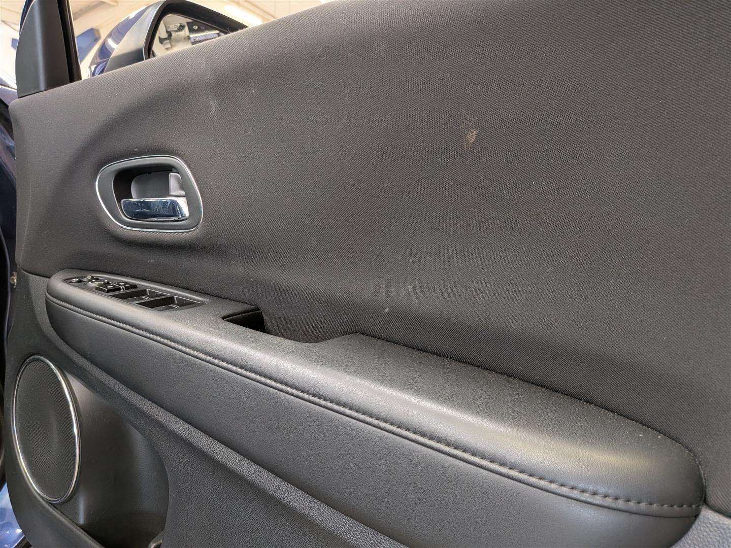 <p>2016 HONDA HR-V SE I-VTEC</p>