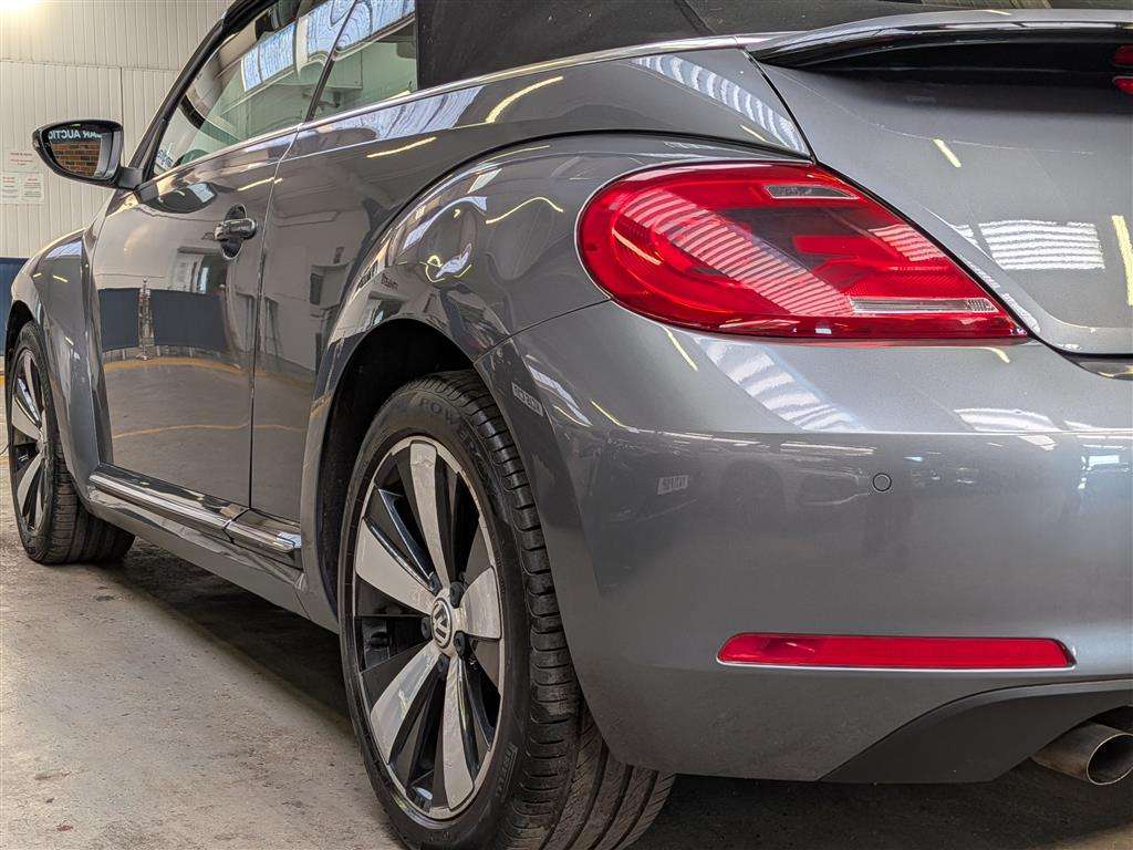 <p>2014 VOLKSWAGEN BEETLE SPORT TDI S-A</p>