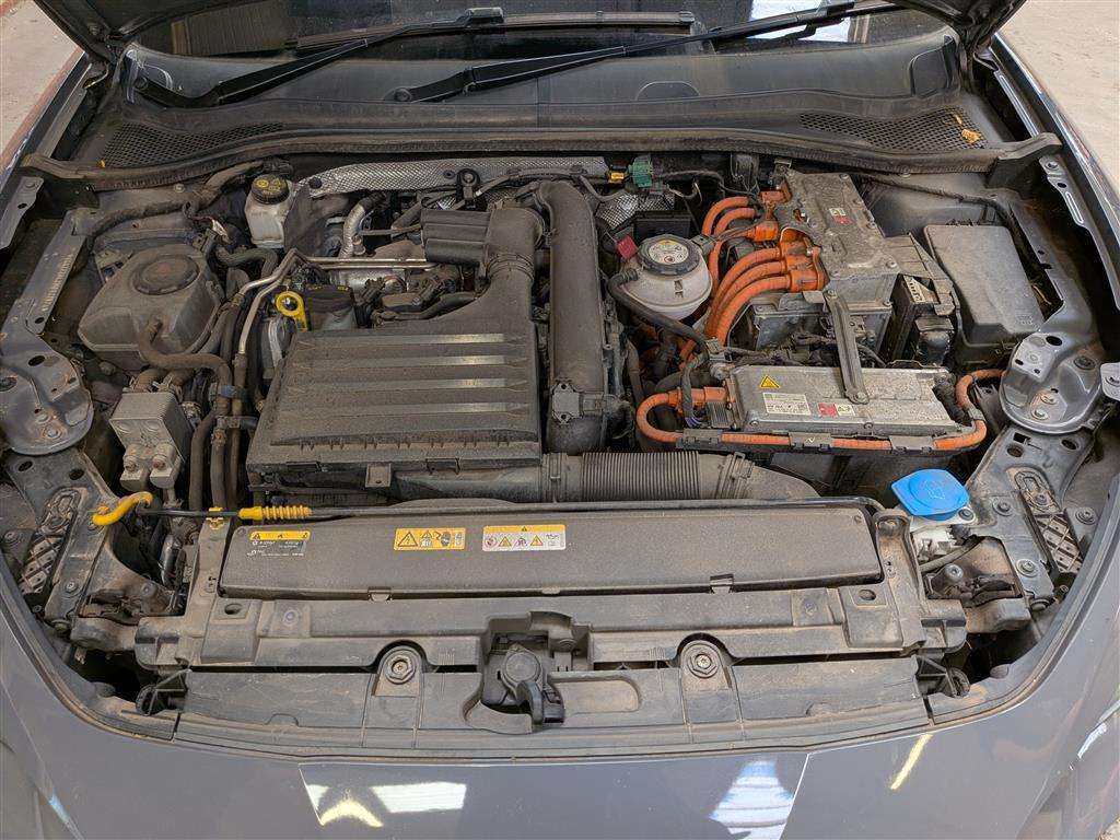 <p>2020 CUPRA LEON FIRST EDITION PHEV S</p>
