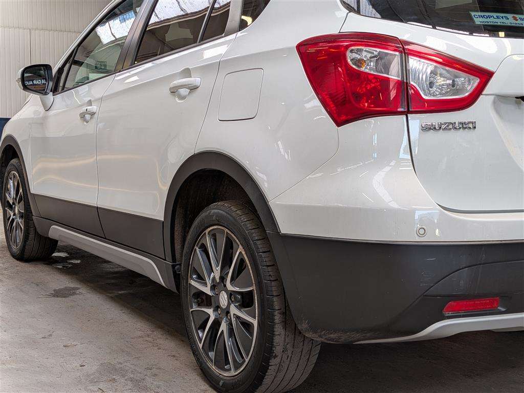 <p>2014 SUZUKI SX4 S-CROSS SZ-T DDIS</p>
