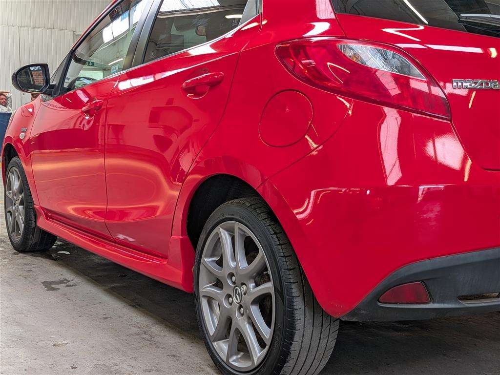 <p>2015 MAZDA 2 SPORT COLOUR EDITION</p>