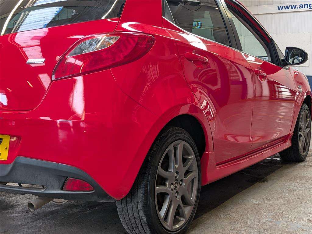 <p>2015 MAZDA 2 SPORT COLOUR EDITION</p>