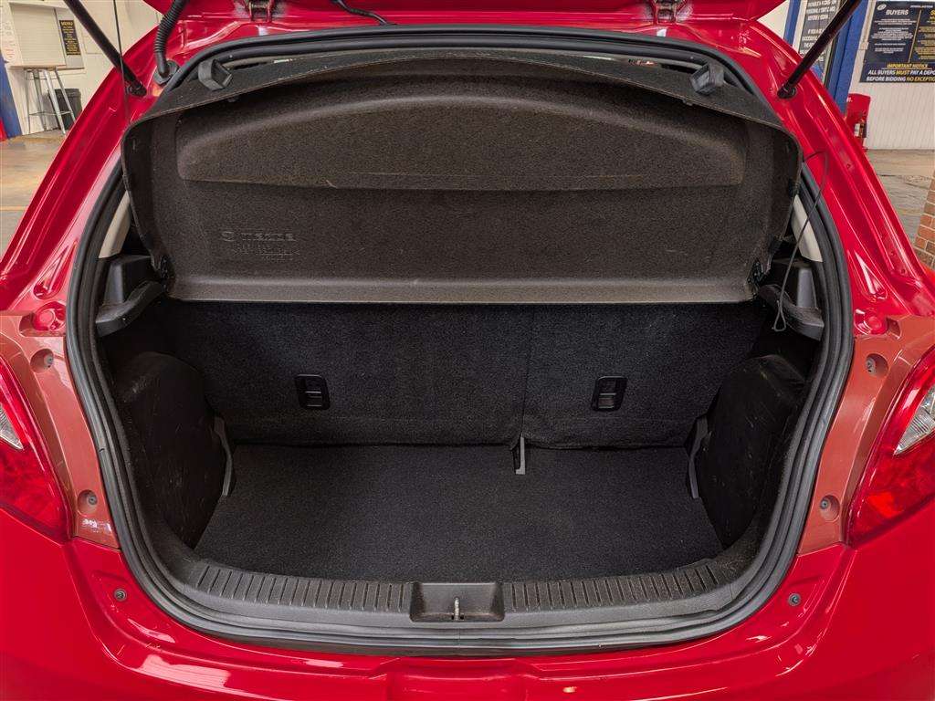 <p>2015 MAZDA 2 SPORT COLOUR EDITION</p>