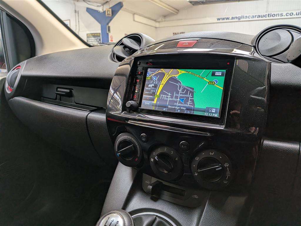 <p>2015 MAZDA 2 SPORT COLOUR EDITION</p>