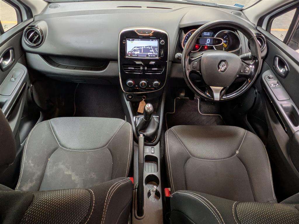 <p>2016 RENAULT CLIO DYNAMIQUE NAV 16V</p>