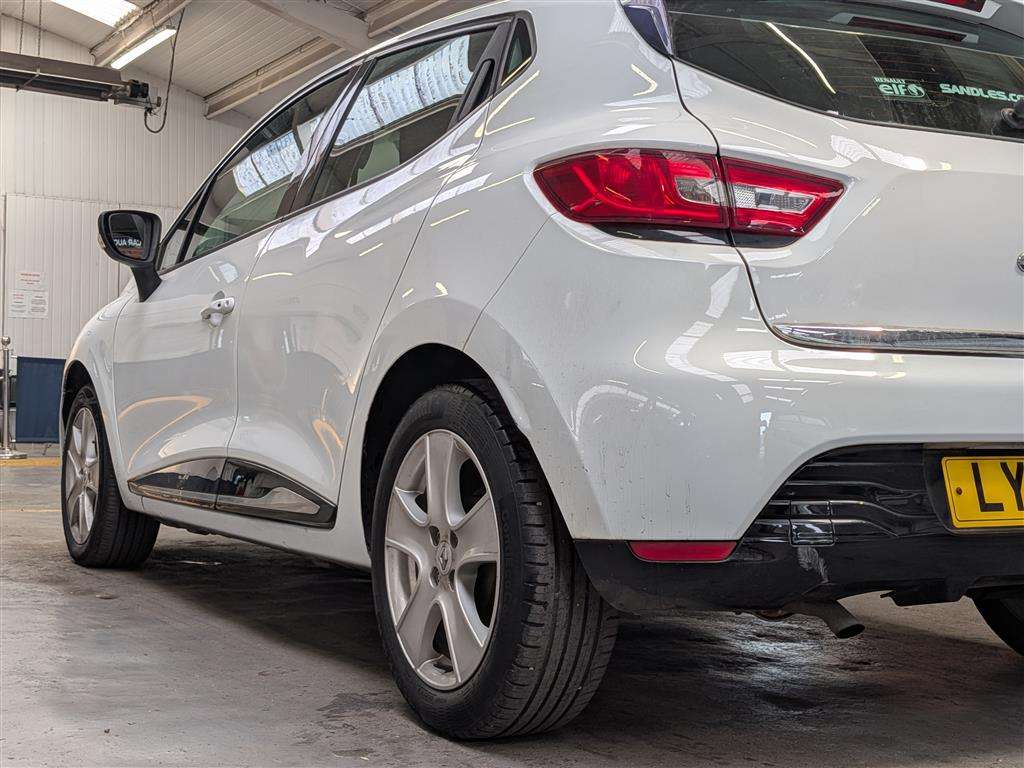 <p>2016 RENAULT CLIO DYNAMIQUE NAV 16V</p>
