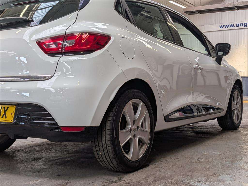 <p>2016 RENAULT CLIO DYNAMIQUE NAV 16V</p>