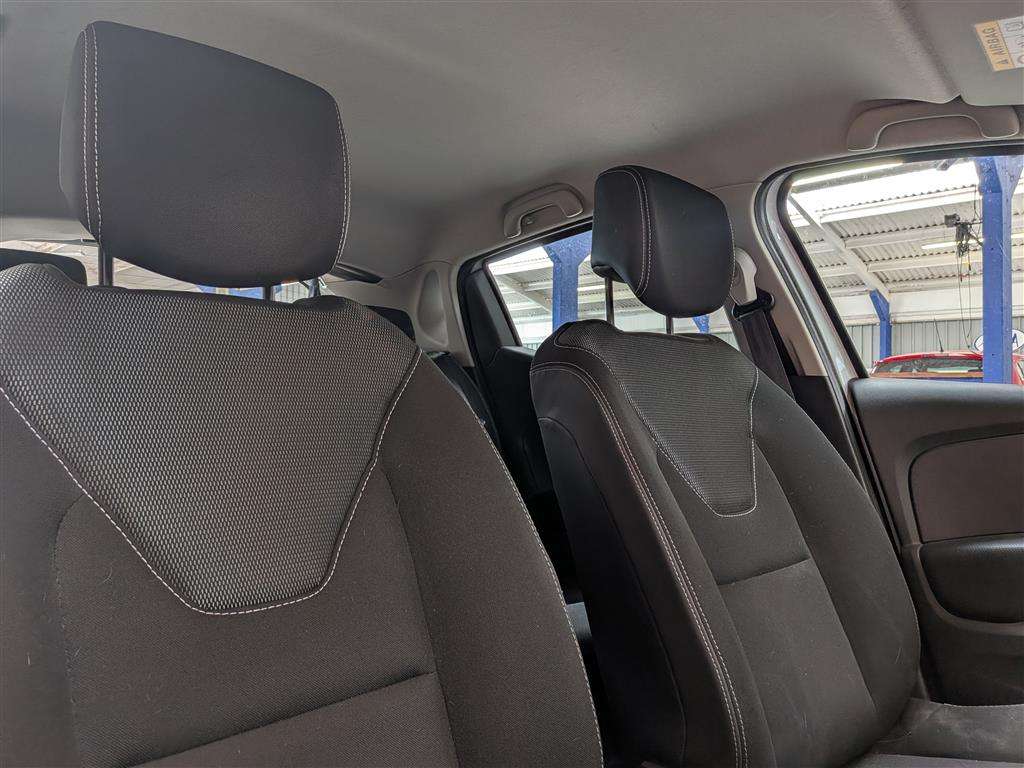 <p>2016 RENAULT CLIO DYNAMIQUE NAV 16V</p>