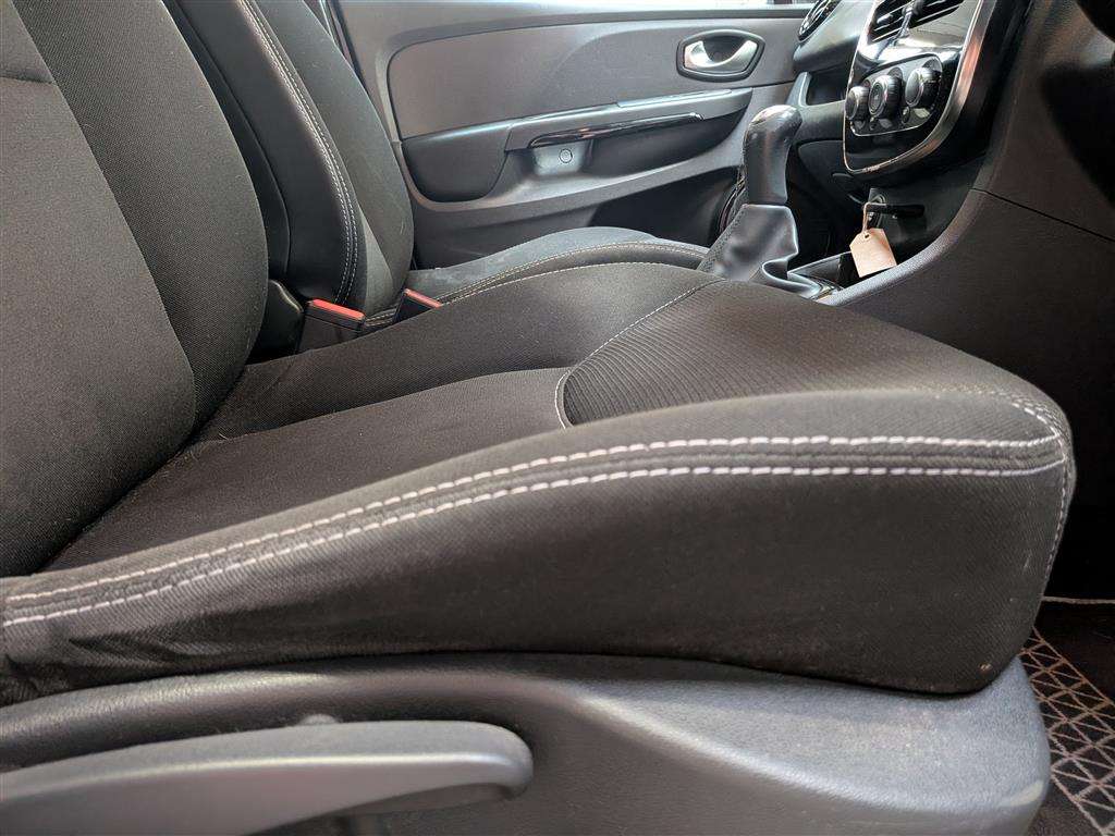 <p>2016 RENAULT CLIO DYNAMIQUE NAV 16V</p>