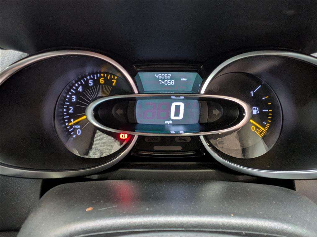 <p>2016 RENAULT CLIO DYNAMIQUE NAV 16V</p>