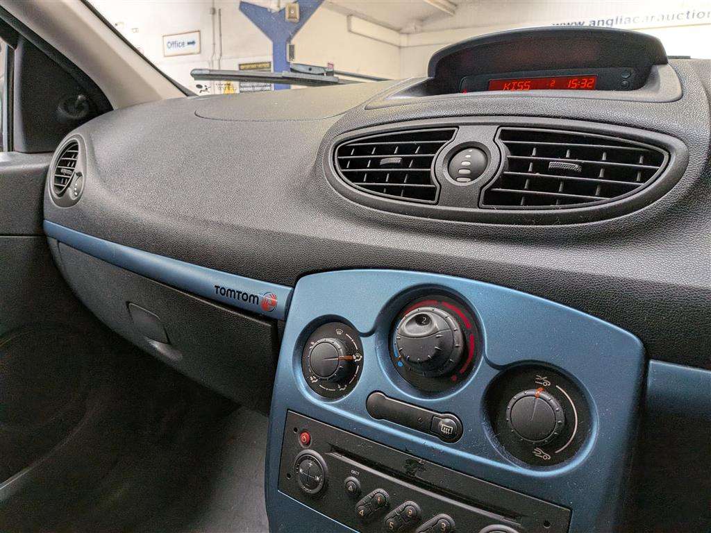 <p>2007 RENAULT CLIO TOMTOM 75 16V</p>