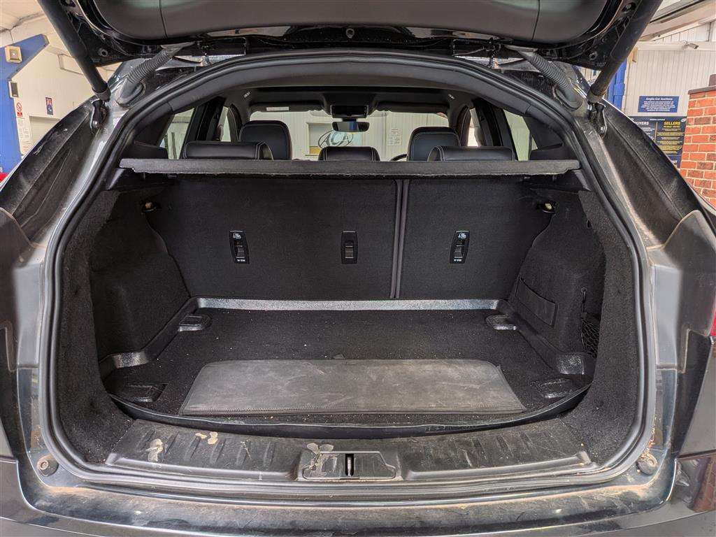 <p>2019 JAGUAR E-PACE R-DYNAMIC SE D AWD</p>