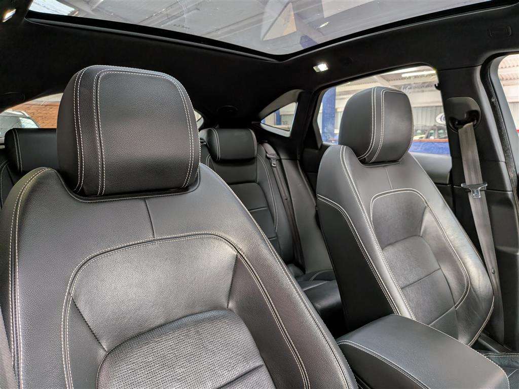 <p>2019 JAGUAR E-PACE R-DYNAMIC SE D AWD</p>