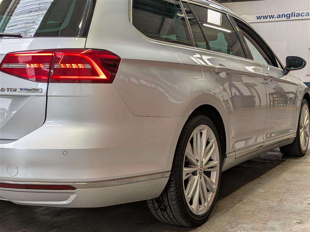 <p>2015 VOLKSWAGEN PASSAT GT TDI BLUEMOTION</p>