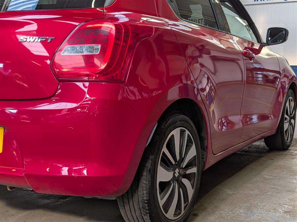 <p>2017 SUZUKI SWIFT SZ5 BOOSTERJET AUTO</p>