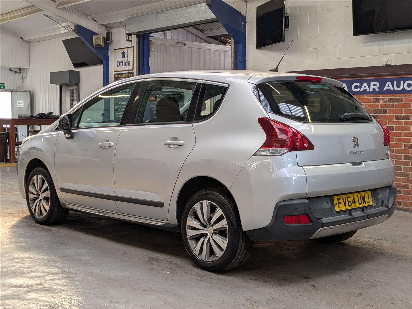 <p>2015 PEUGEOT 3008 ACTIVE E-HDI S-A</p>