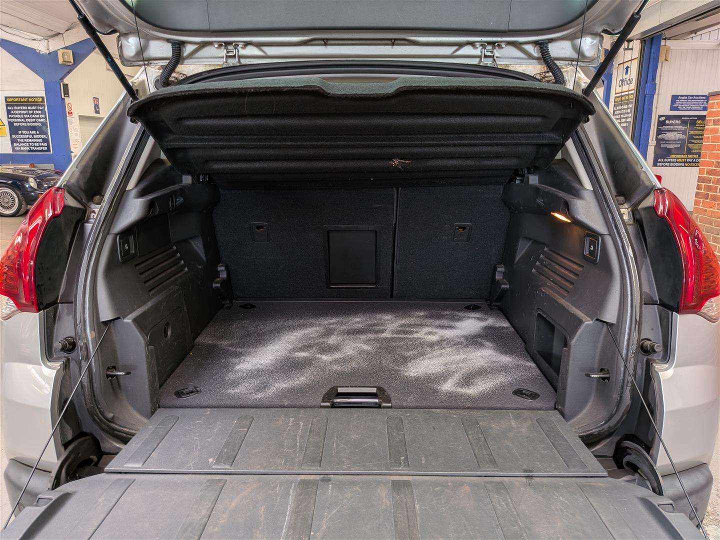 <p>2015 PEUGEOT 3008 ACTIVE E-HDI S-A</p>