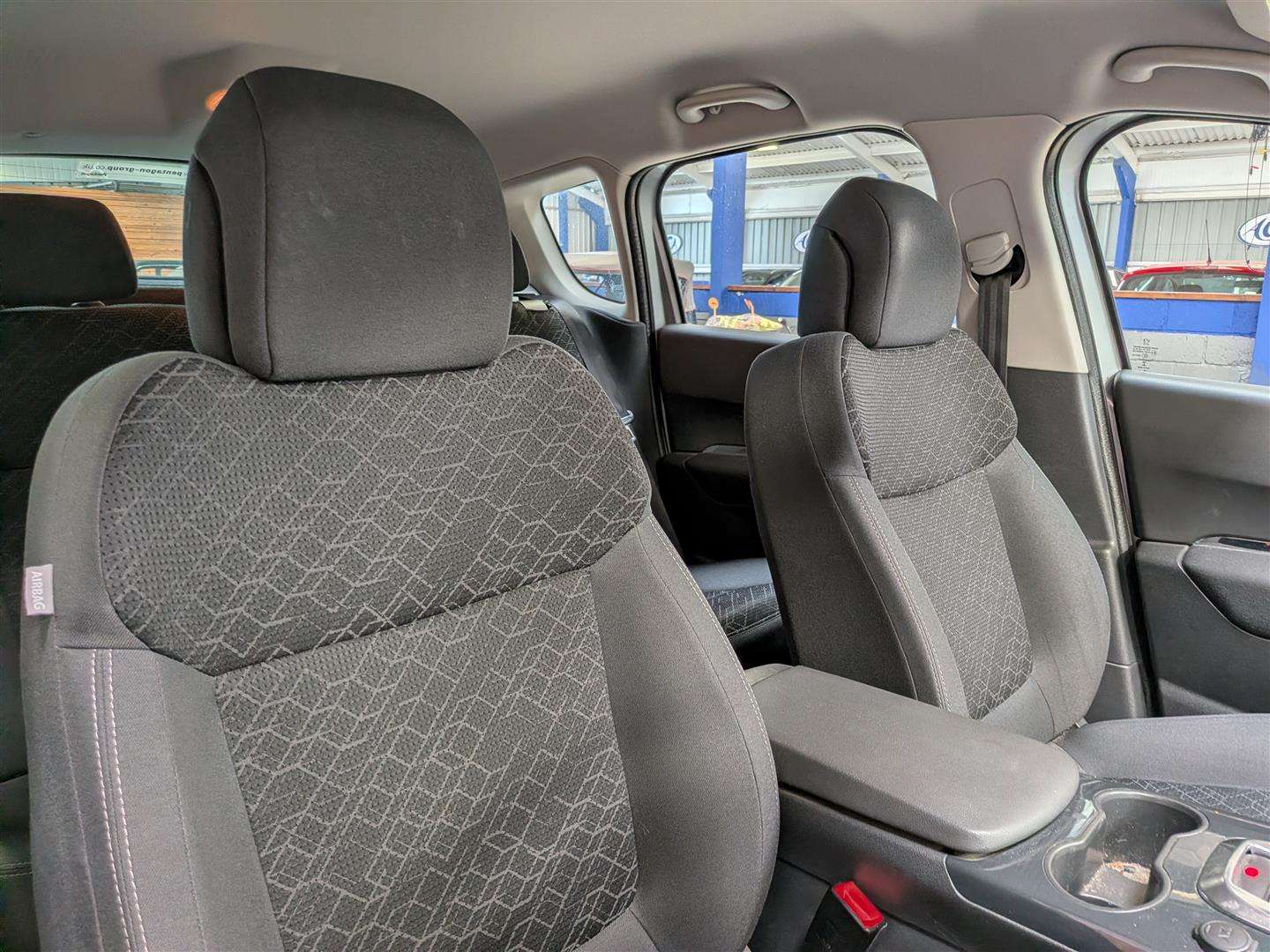 <p>2015 PEUGEOT 3008 ACTIVE E-HDI S-A</p>