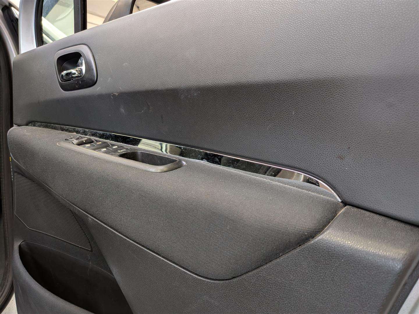 <p>2015 PEUGEOT 3008 ACTIVE E-HDI S-A</p>