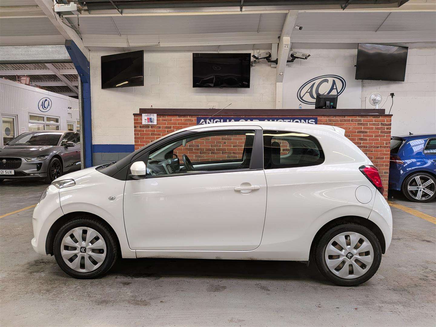 <p>2018 CITROEN C1 FEEL</p>