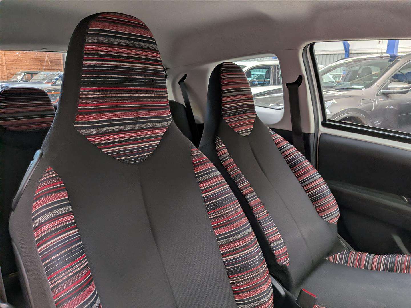 <p>2018 CITROEN C1 FEEL</p>