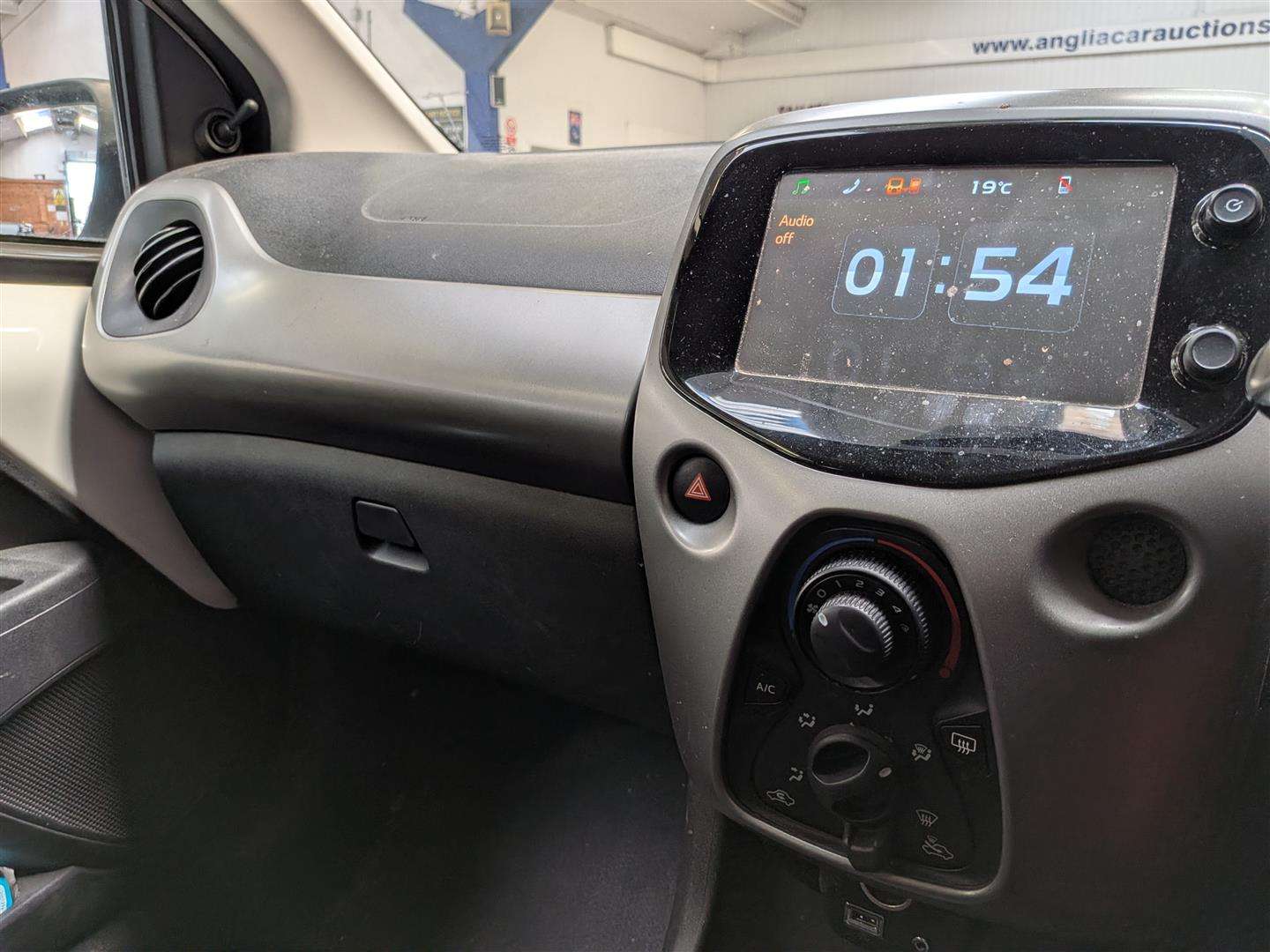 <p>2018 CITROEN C1 FEEL</p>