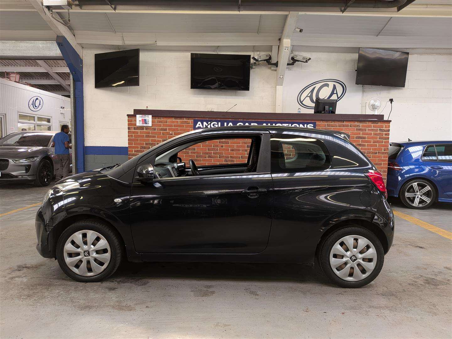 <p>2017 CITROEN C1 FEEL</p>