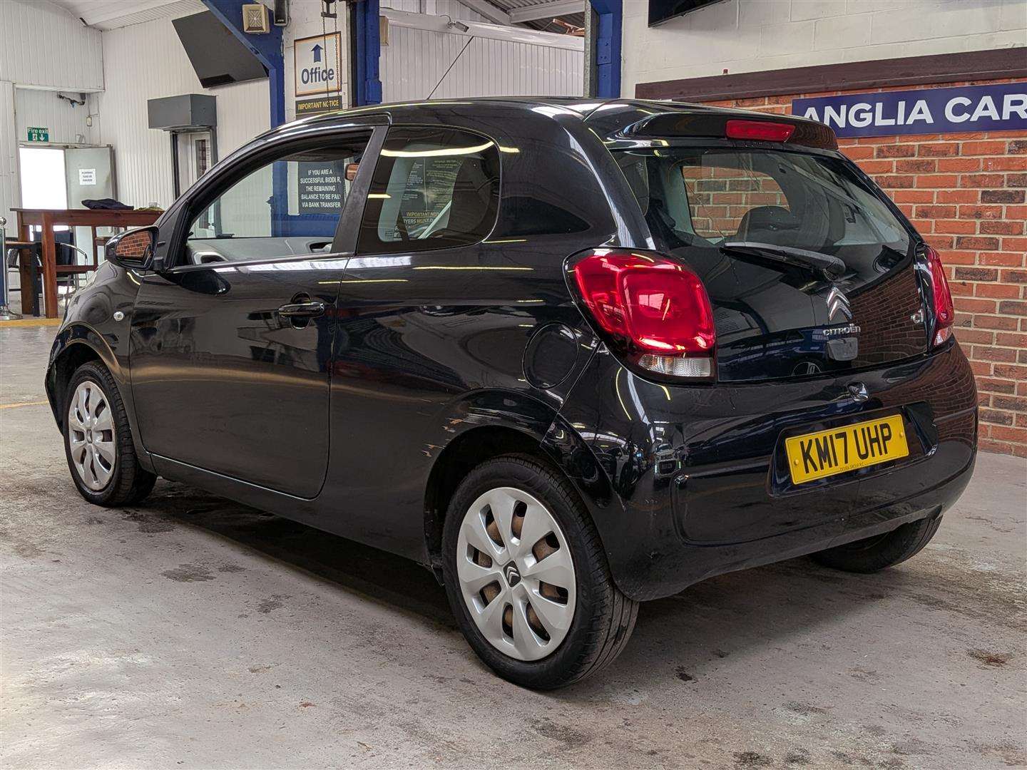 <p>2017 CITROEN C1 FEEL</p>