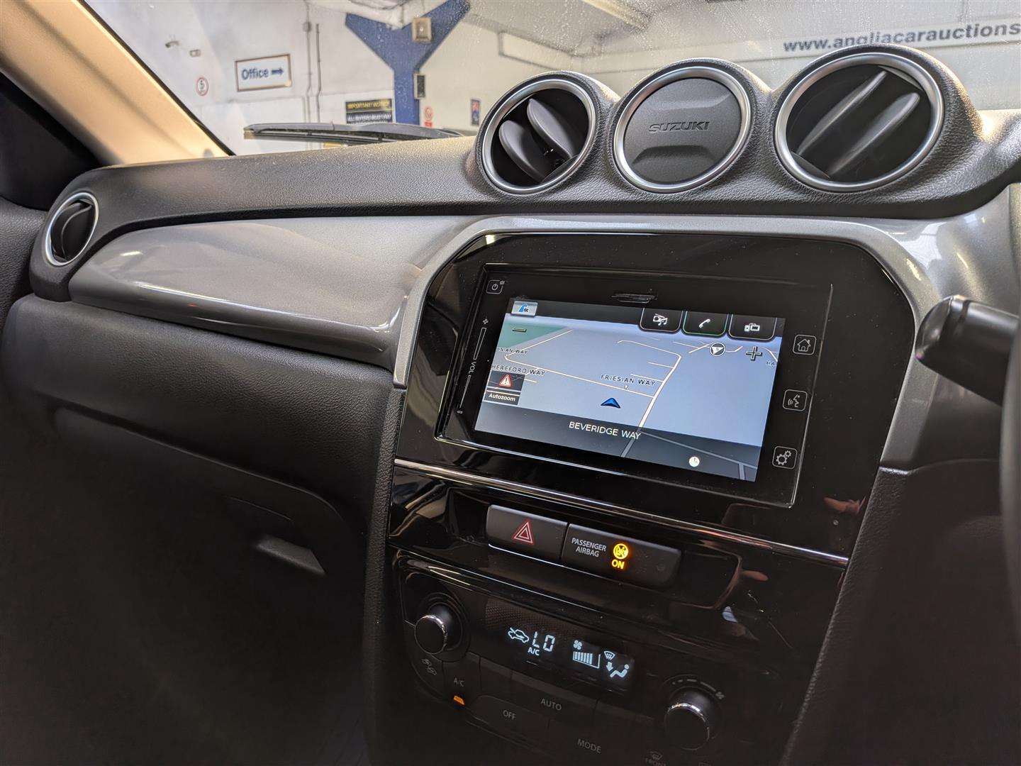 <p>2017 SUZUKI VITARA SZ-T</p>