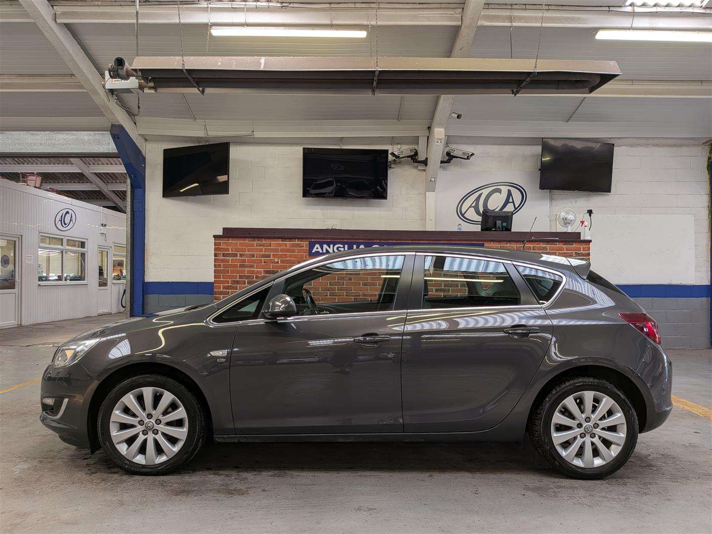 <p>2015 VAUXHALL ASTRA ELITE</p>