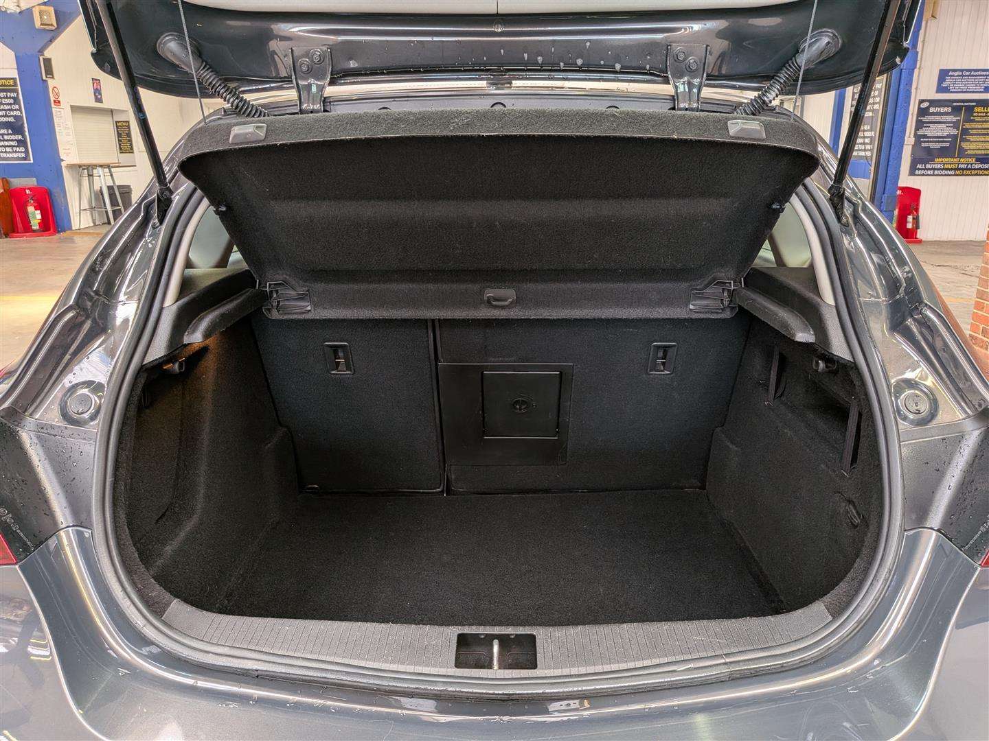 <p>2015 VAUXHALL ASTRA ELITE</p>