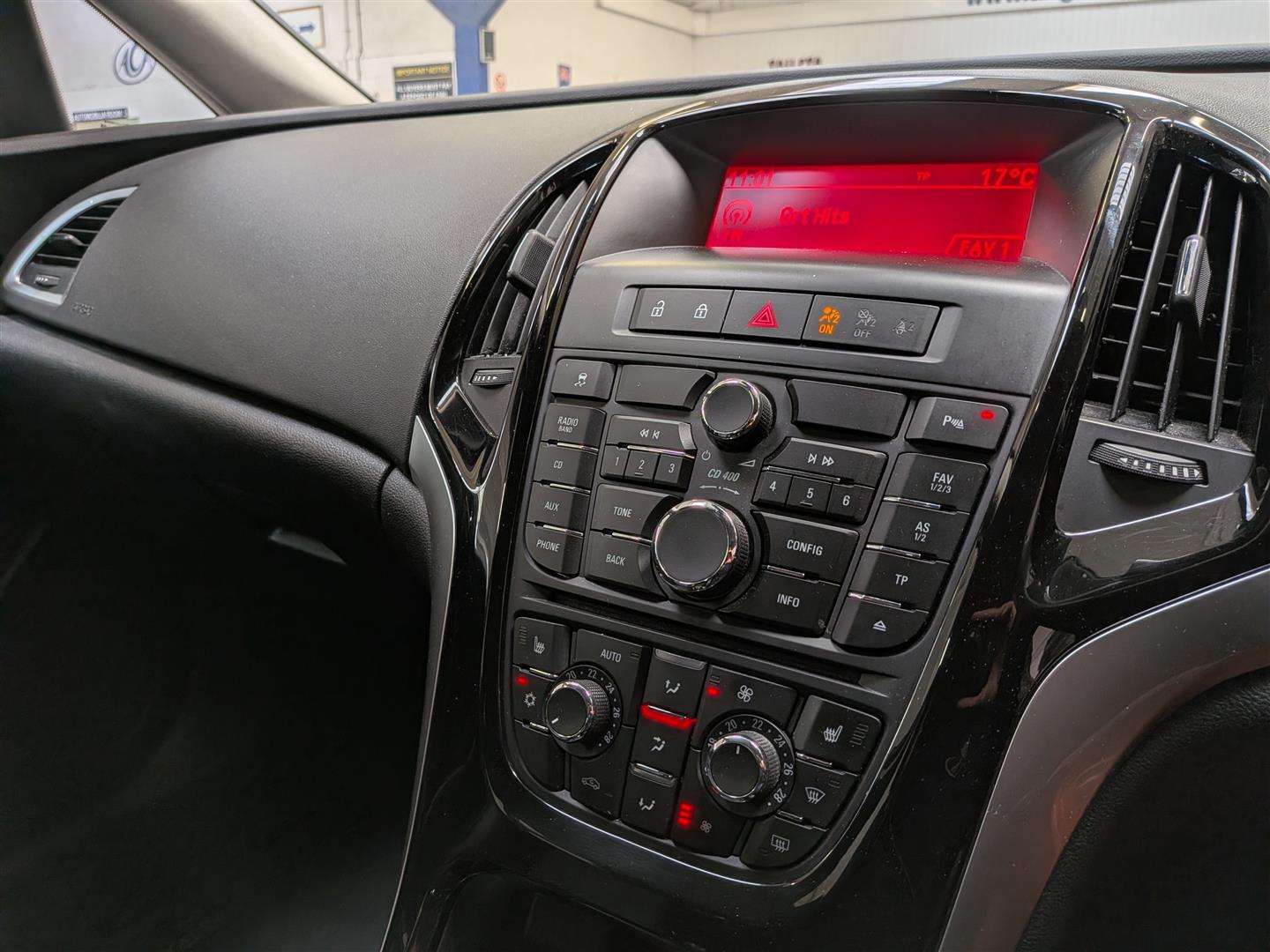 <p>2015 VAUXHALL ASTRA ELITE</p>
