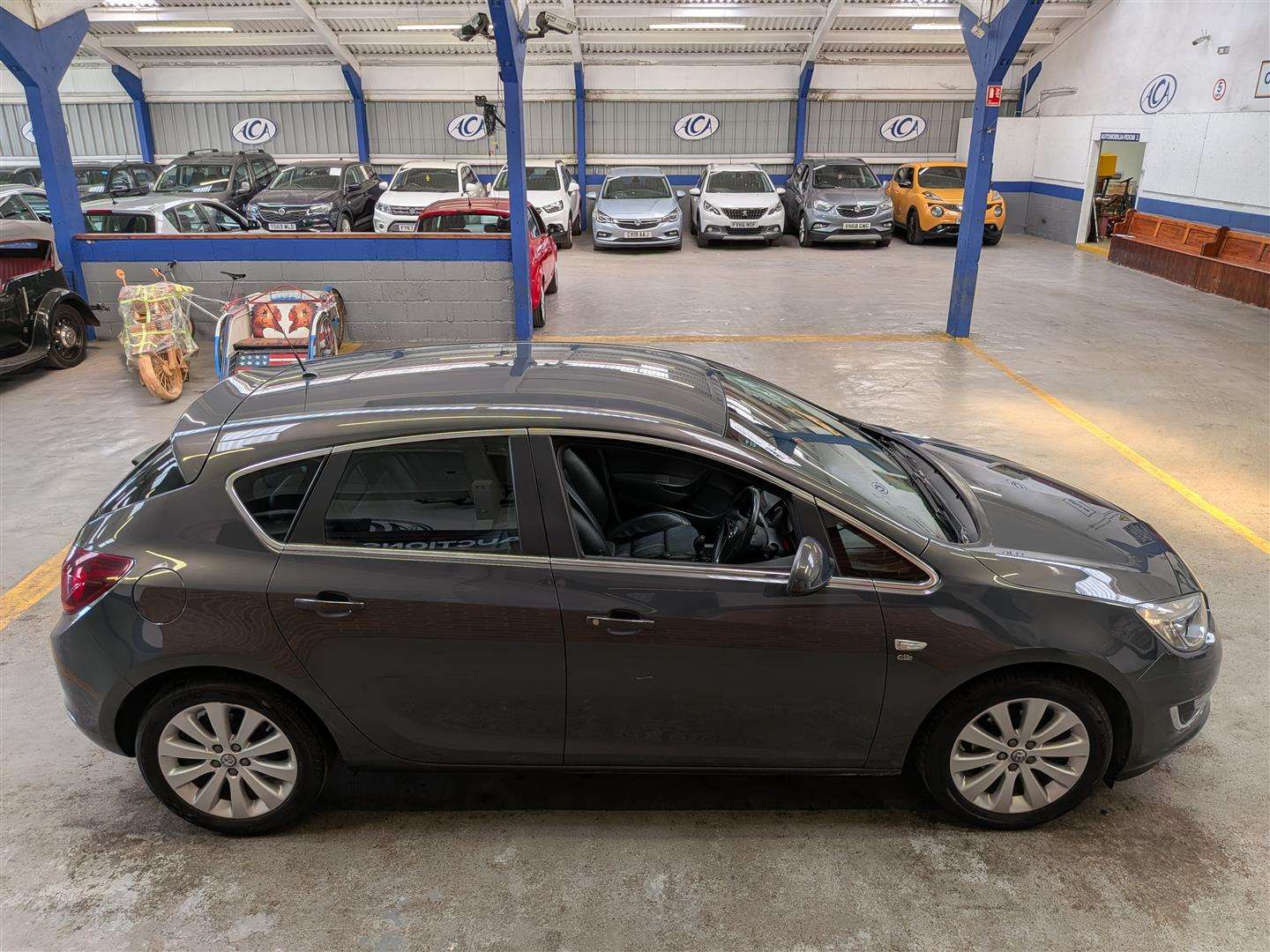 <p>2015 VAUXHALL ASTRA ELITE</p>