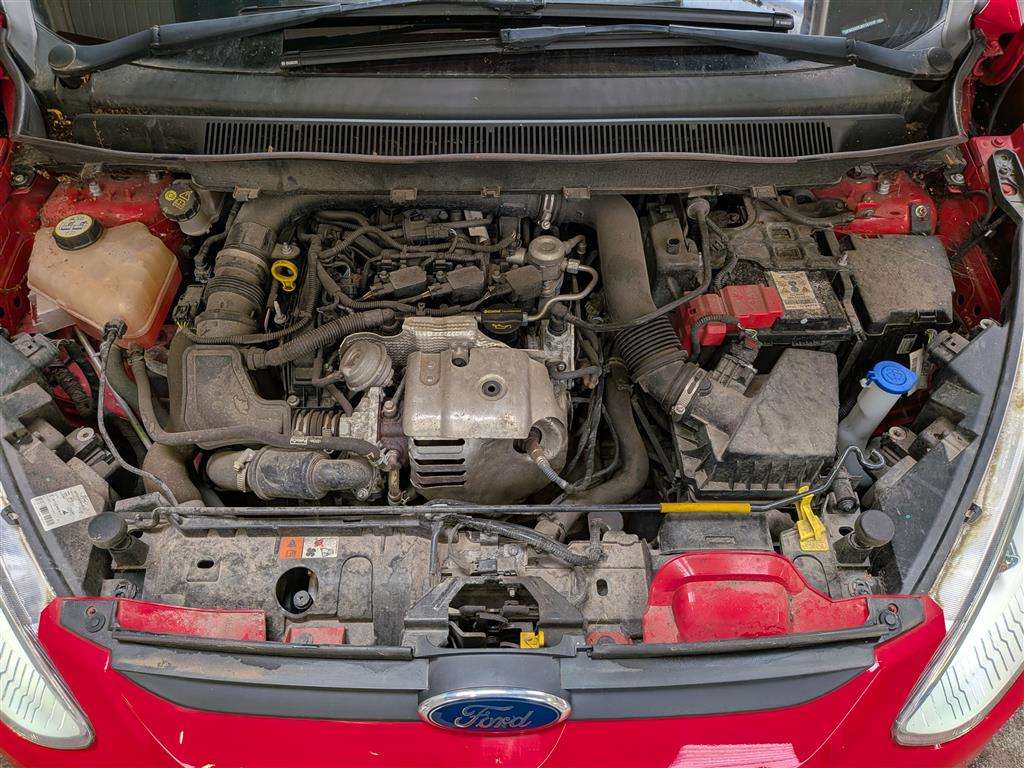 <p>2015 FORD B-MAX ZETEC TURBO</p>