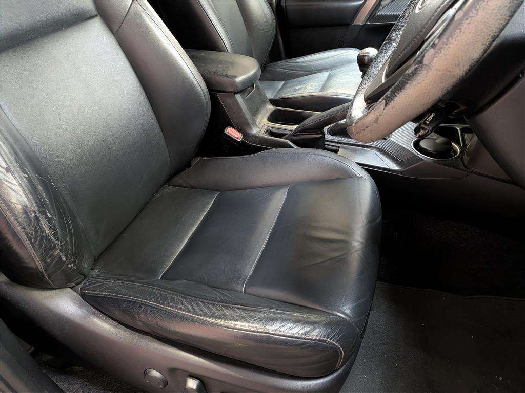 <p>2013 TOYOTA RAV4 INVINCIBLE D-4D</p>