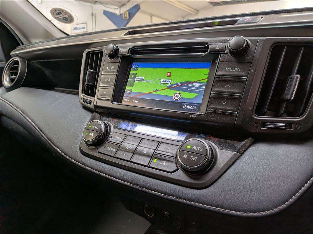 <p>2013 TOYOTA RAV4 INVINCIBLE D-4D</p>