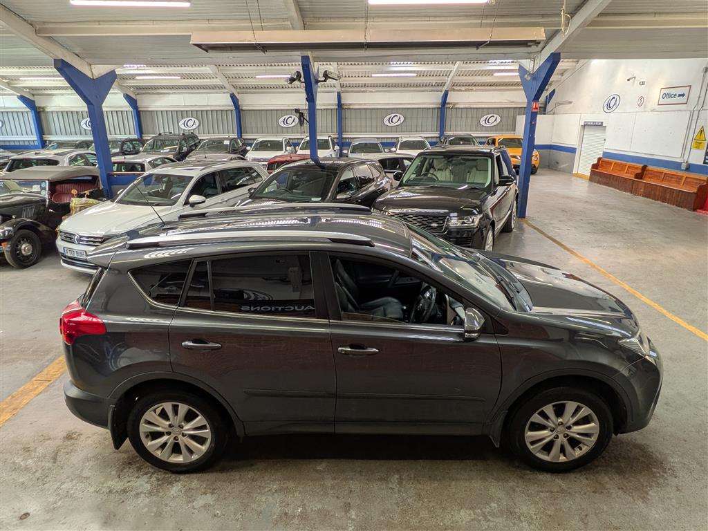 <p>2013 TOYOTA RAV4 INVINCIBLE D-4D</p>
