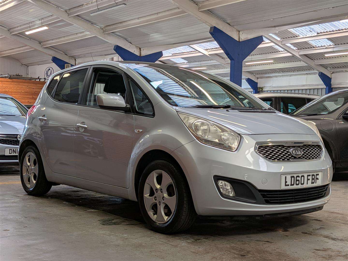 <p>2010 KIA VENGA 3</p>