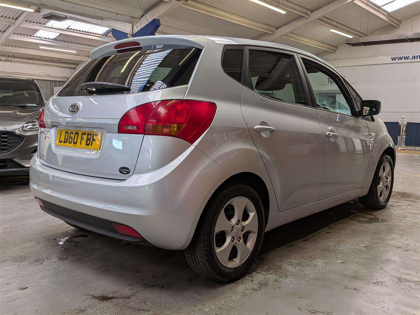 <p>2010 KIA VENGA 3</p>
